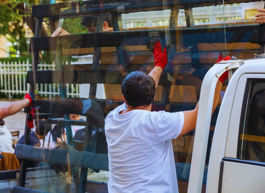 Remplacement de vitrine magasin Fay-aux-Loges